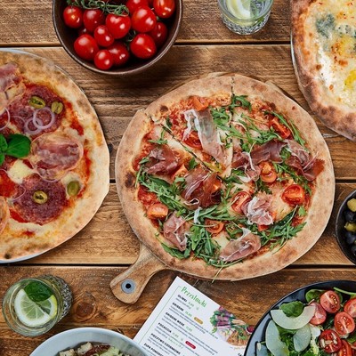 PIZZA - Pizzeria Pionieri w Śródmieściu zaprasza na przepyszną, prawdziwie włoską pizzę. Zapraszamy! Buon appetito!