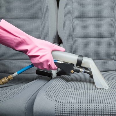 AUTO SPA - Mycie zewnątrz + odkurzanie + czyszczenie + sprzątanie + pranie elementów tapicerowanych + impregnacja i wiele innych czynności po których Twoje auto będzie jak nowe. Uwaga! W sprzedaży tylko 10 voucherów!