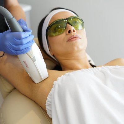 DEPILACJA LASEROWA PACH - Najnowocześniejszy i najskuteczniejszy laser diodowy, Versus 3 Colour dedykowany do każdego koloru włosa. 
