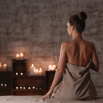 STREFA WELLNESS & RELAKSU – sauna, jacuzzi, lodowata kąpiel, aromaterapia i więcej. Twoje miejsce na totalne odprężenie. 