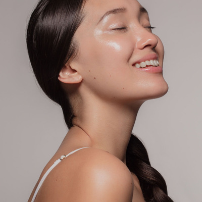 EFEKT NIESKAZITELNEJ CERY GLASS SKIN - Gładka, nawilżona i napięta skóra. Polecamy! 