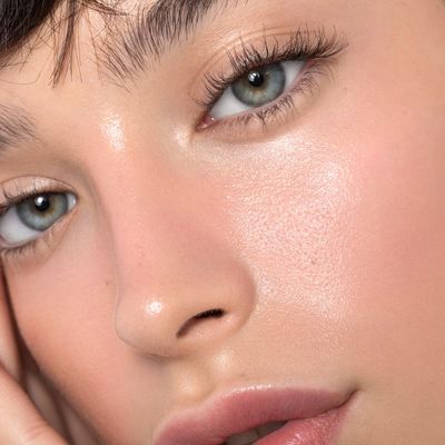 EFEKT NIESKAZITELNEJ CERY GLASS SKIN - Gładka, nawilżona i napięta skóra. Polecamy! 