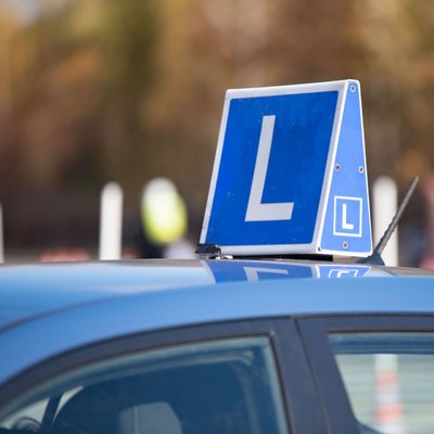 PRAWKO KAT.B - Przyspieszony kurs prawa jazdy kat. B w 3 tygodnie za jedyne 3000 zł zamiast 4500 zł – Zostań kierowcą w ekspresowym tempie!