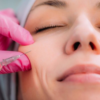 STYMULATOR PREMIUM MESO C+ COLLAGEN NA 2 OBSZARY TWARZY: wyraźnie zarysowana linia żuchwy i młodszy wygląd bez efektu sztuczności! Odmłodzenie, które wygląda jak Ty – tylko bardziej wypoczęta!