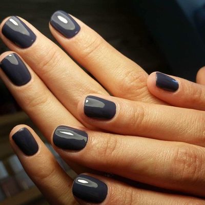 MANICURE HYBRYDOWY: trwały kolor i perfekcyjny wygląd dłoni.