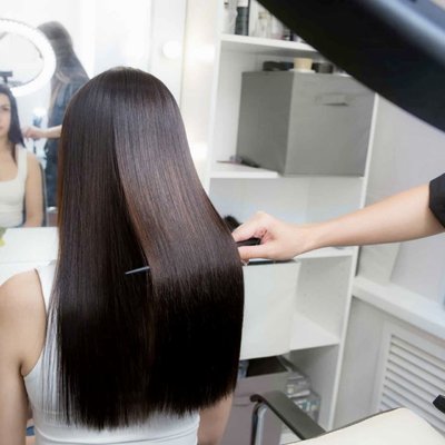 LAMINACJA WŁOSÓW: intensywne wygładzenie, połysk i odbudowa pasm! Polecamy! Oferta limitowana, pamiętaj! 