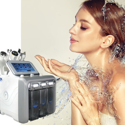 OCZYSZCZANIE WODOROWE: czysta, gładka i świeża skóra w jednym zabiegu – efekt WOW od razu!