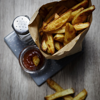 FRYTKI RĘCZNIE KROJONE: chrupiące, złote i smażone na łoju wołowym – francuski smak jak z bistro!