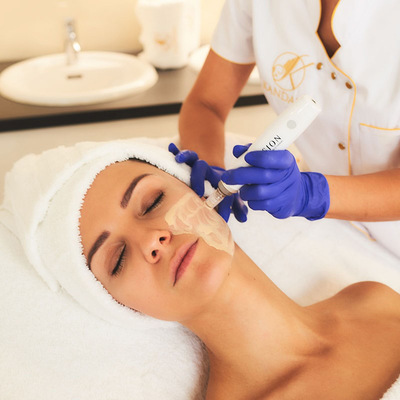 ICE GLOW THERAPY: skóra zimą wygląda na zmęczoną? Ten zabieg robi efekt “świeżej twarzy” od razu – czysta, gładka, rozświetlona!