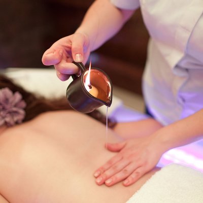 ZIMOWY RYTUAŁ ROZGRZEWAJĄCY: ciepło, ulga i lekkość – masaż gorącymi olejkami + sauna na nogi + światłoterapia na twarz.