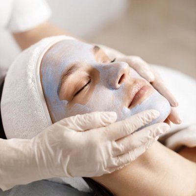 GLOW & CHILL: pielęgnacja + masaż twarzy – skóra odżywa, napięcie znika, Ty odpływasz…