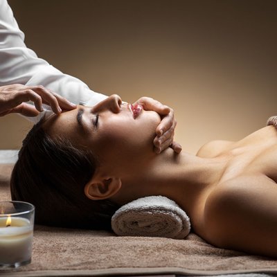 KOBIDO PREMIUM: masaż twarzy połączony z masażem pleców, głowy i karku. W pakiecie jeszcze TANIEJ! 