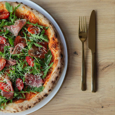 PIZZA W SMAQ RESTAURANT: chrupiące ciasto, ciągnący ser i idealna opcja na pyszny wypad na Słowiance.