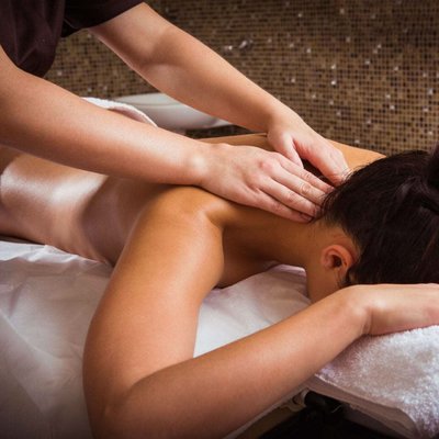 WYBRANY MASAŻ: W ofercie: masaż sportowo-rozluźniający, masaż klasyczny lub masaż relaksacyjny. Nasza wyjątkowa oferta pozwoli Ci odzyskać energię, redukować napięcia mięśniowe i cieszyć się doskonałym samopoczuciem. Oferta limitowana! 