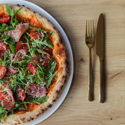 PIZZA W SMAQ RESTAURANT: chrupiące ciasto, ciągnący ser i idealna opcja na pyszny wypad na Słowiance.